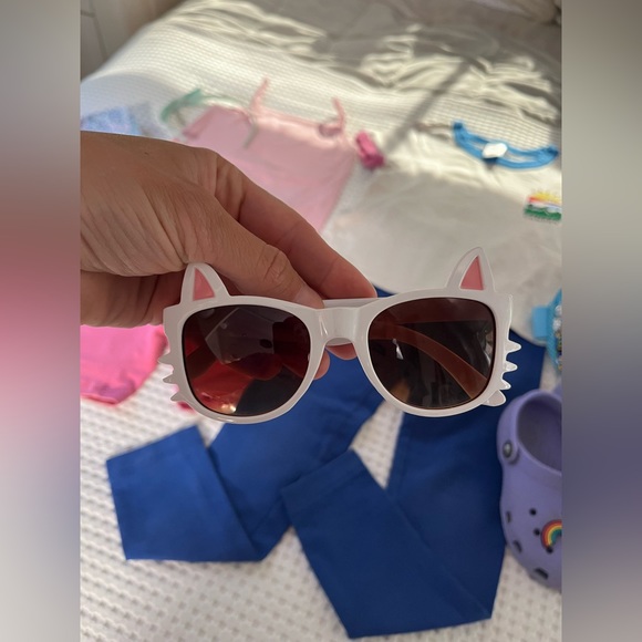 Hanna Andersson || 5T Girls Bundle Shorts, Shirts, Leggings & Shoes - Picture 8 of 13